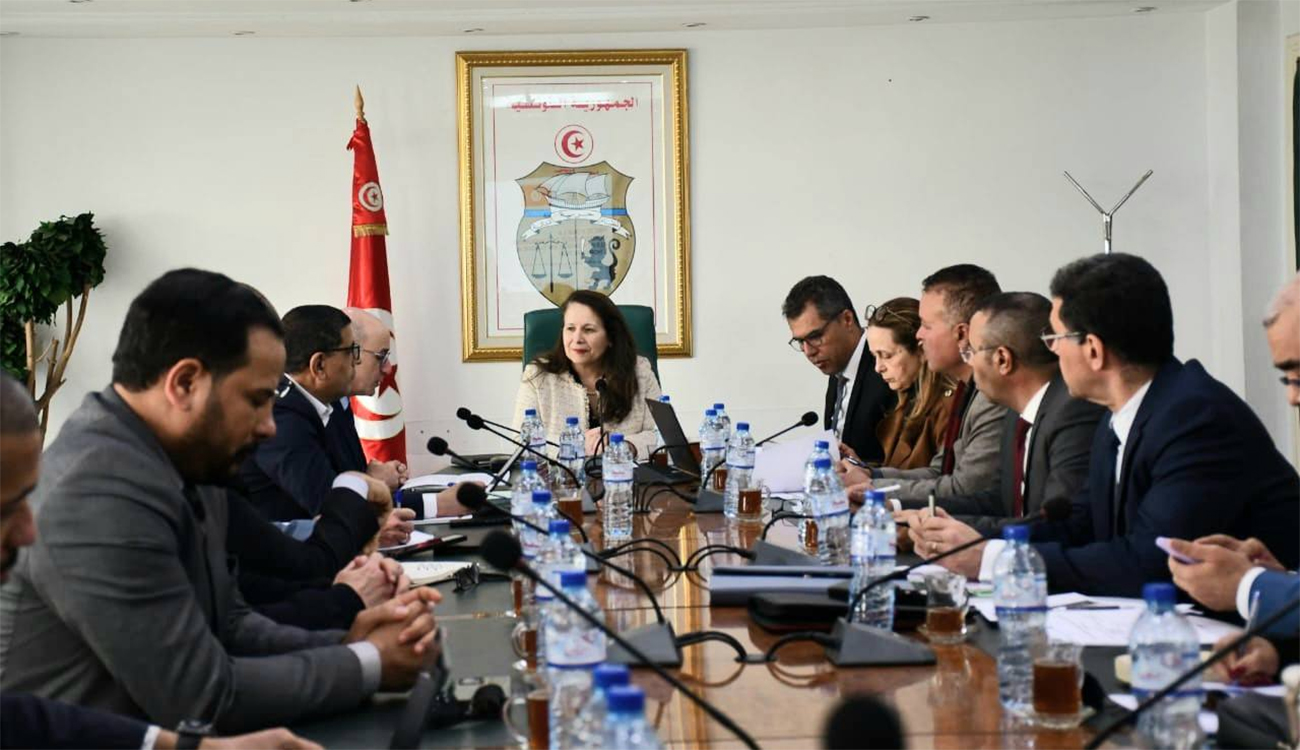 Une charte de compétitivité pour booster le secteur industriel