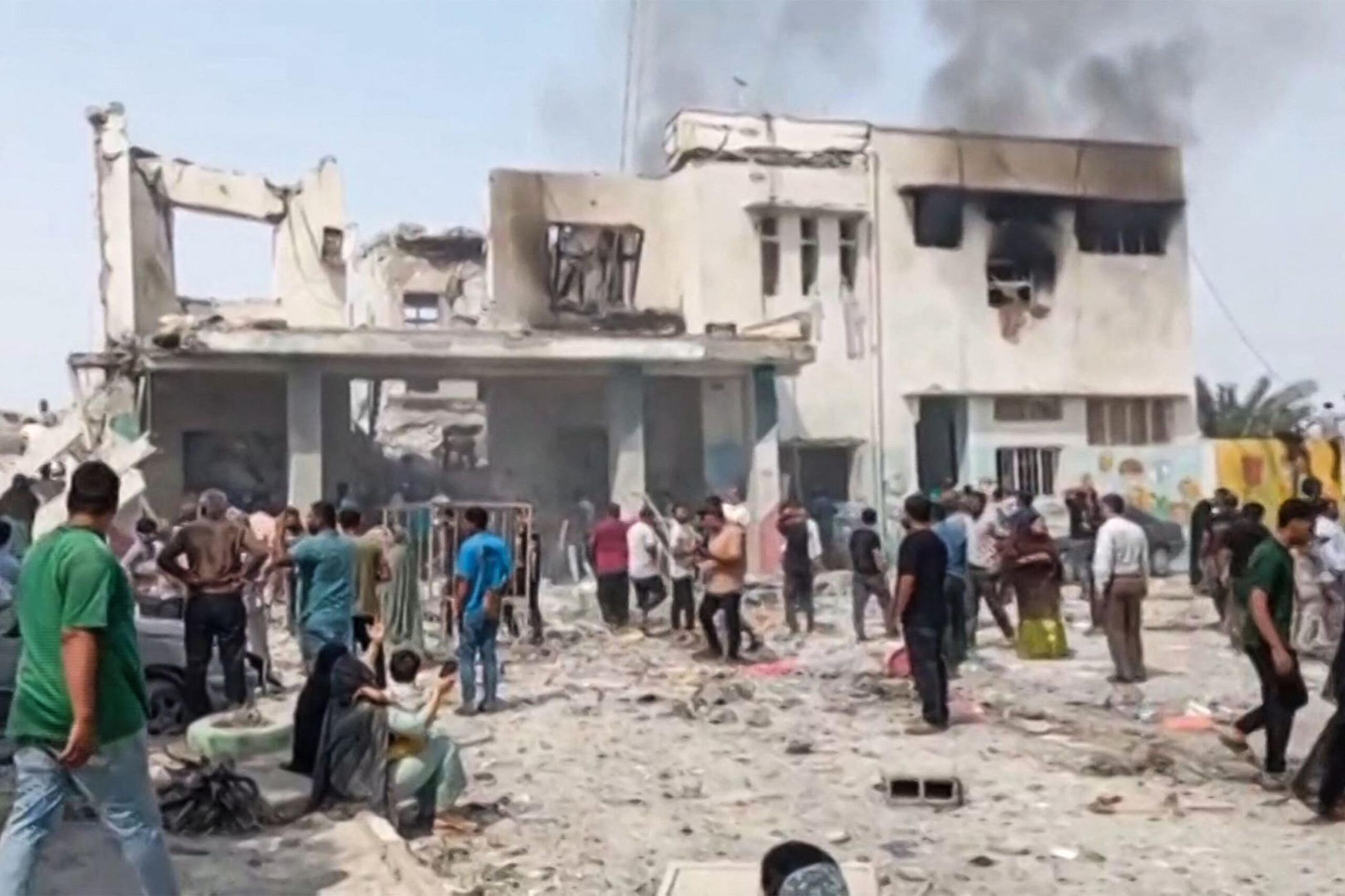 Le bilan  contre une école de filles dans le...