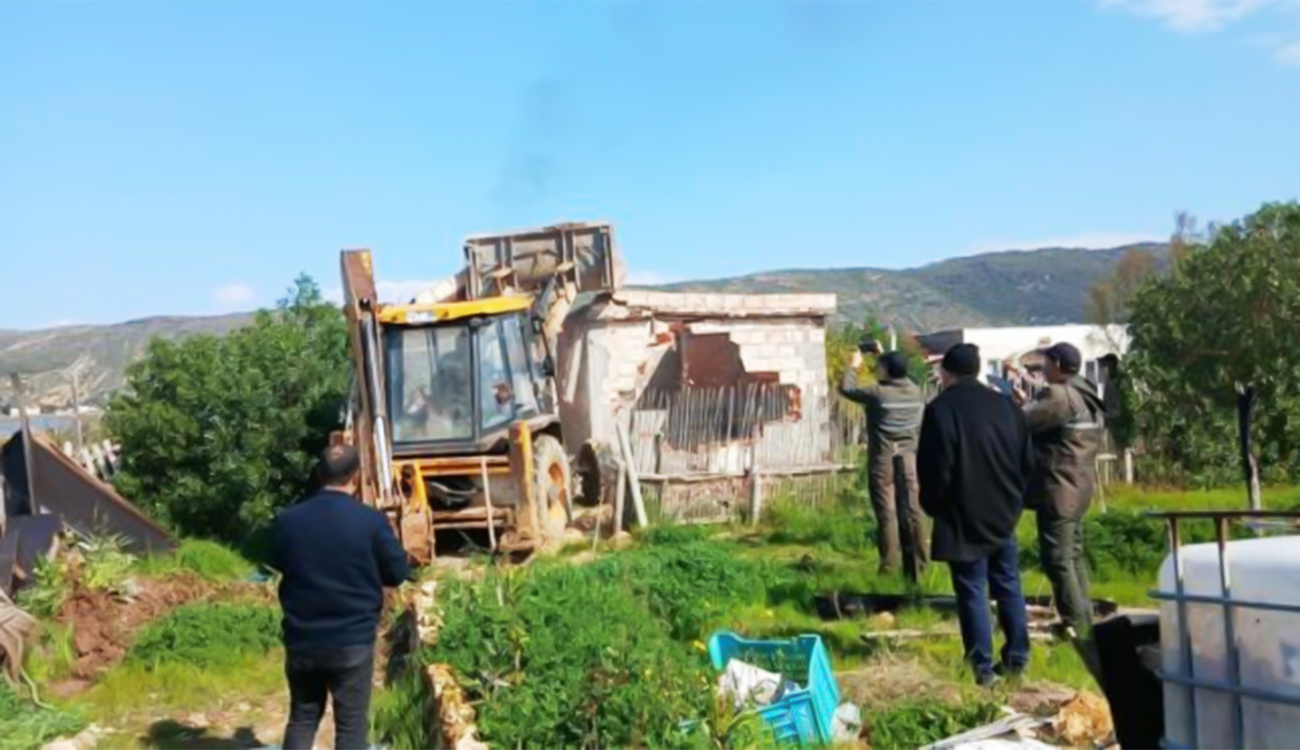 Ghar El Melh : buvettes et clôtures illégales détruites par...