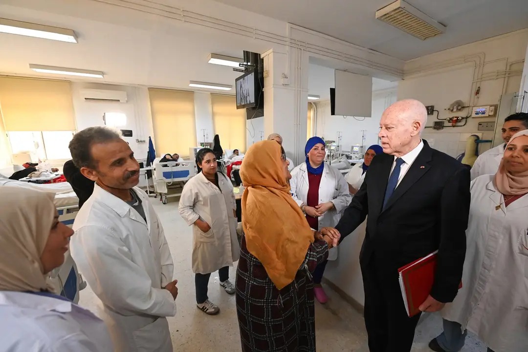 Visite présidentielle à la policlinique d&rsquo;El Omrane et à la...