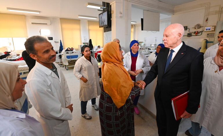 Visite présidentielle à la policlinique d&rsquo;El Omrane et à la Pharmacie centrale : Saïed pointe les dysfonctionnements de la santé