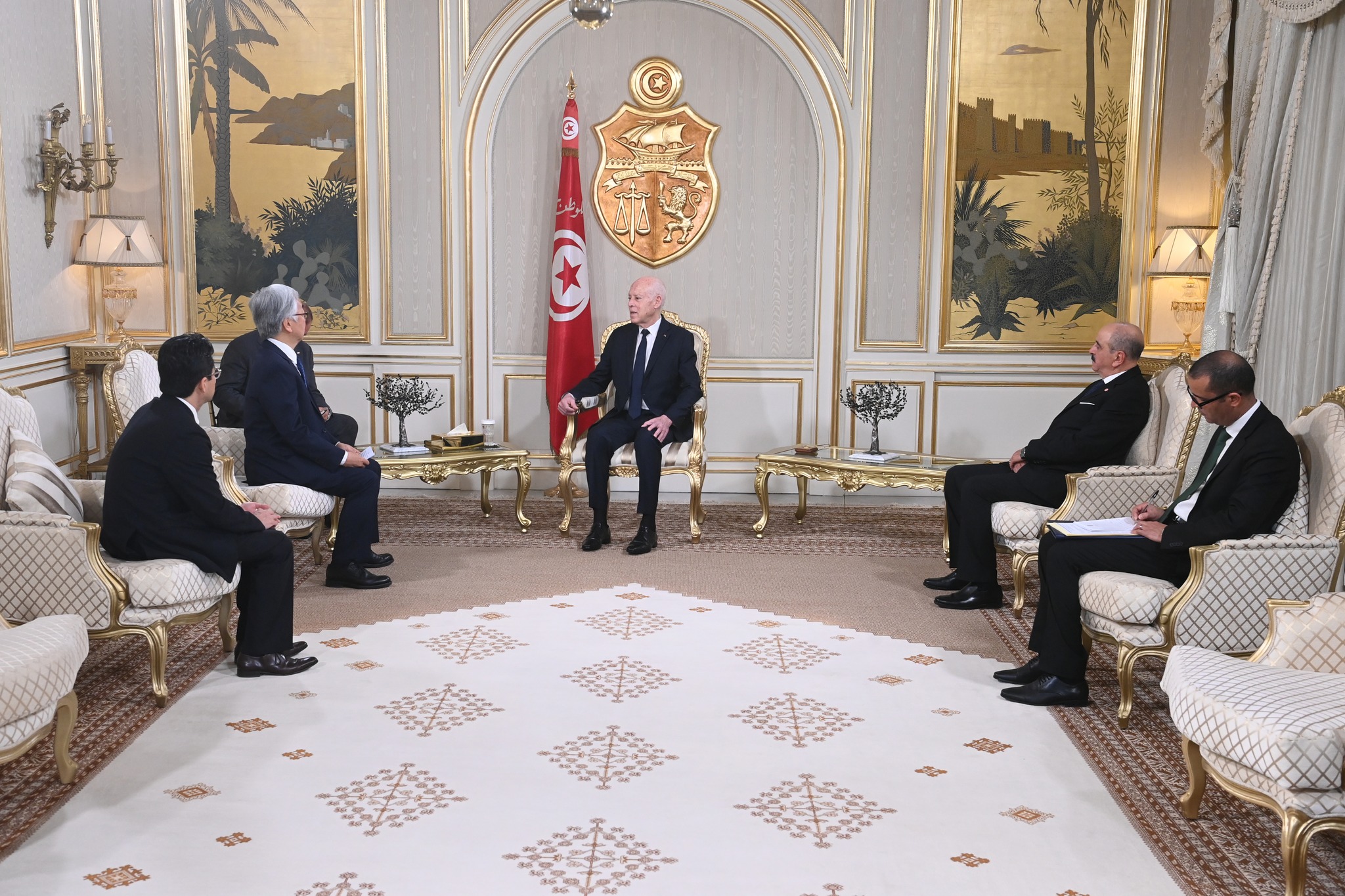 Kaïs Saïed reçoit les lettres de créance de cinq nouveaux...