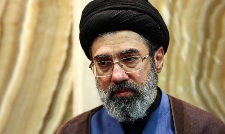 Iran : officiel, Mojtaba Khamenei succède à son père comme...