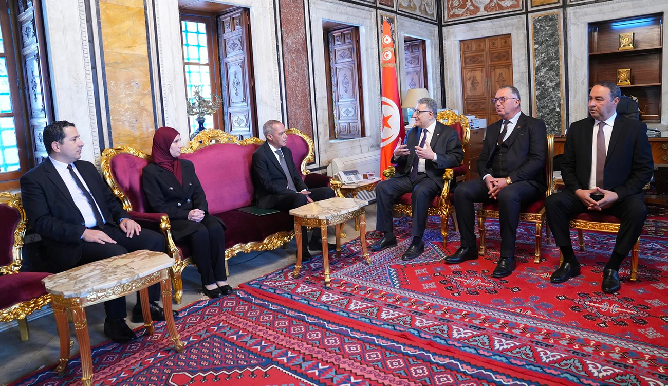 Le président de l’ARP reçoit l’ambassadeur algérien à Tunis pour...