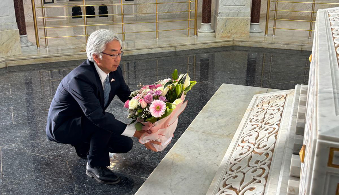 Tunisie : l’ambassadeur du Japon visite le mausolée de Habib...