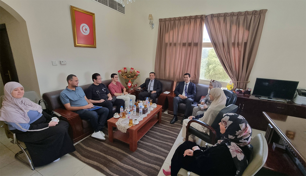Réunion avec les étudiants tunisiens au Consulat de la Tunisie...