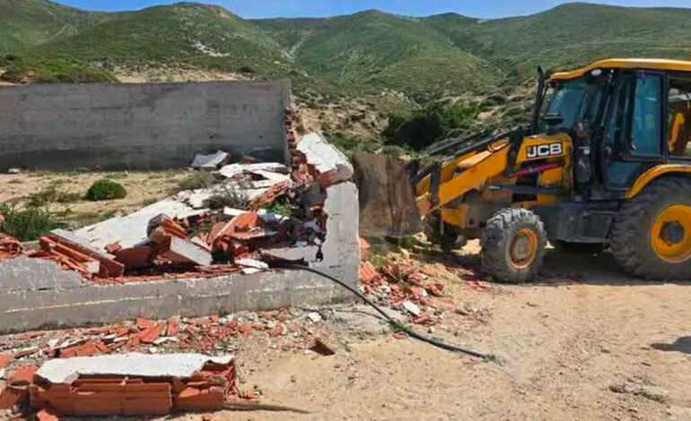 Bizerte : cinq constructions illégales démolies sur le littoral de Ras Jebel