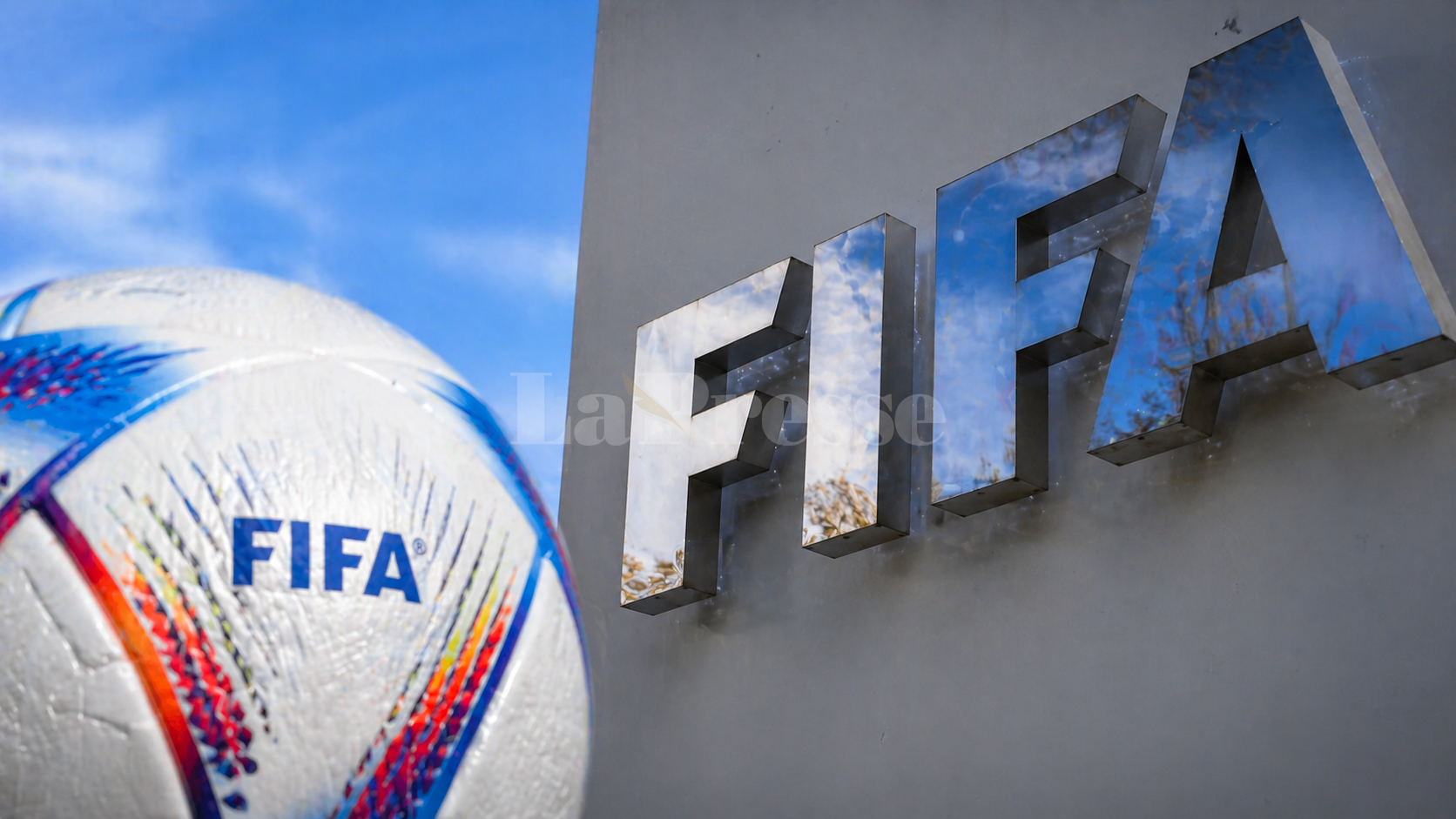 FIFA : Six clubs interdits de recrutement