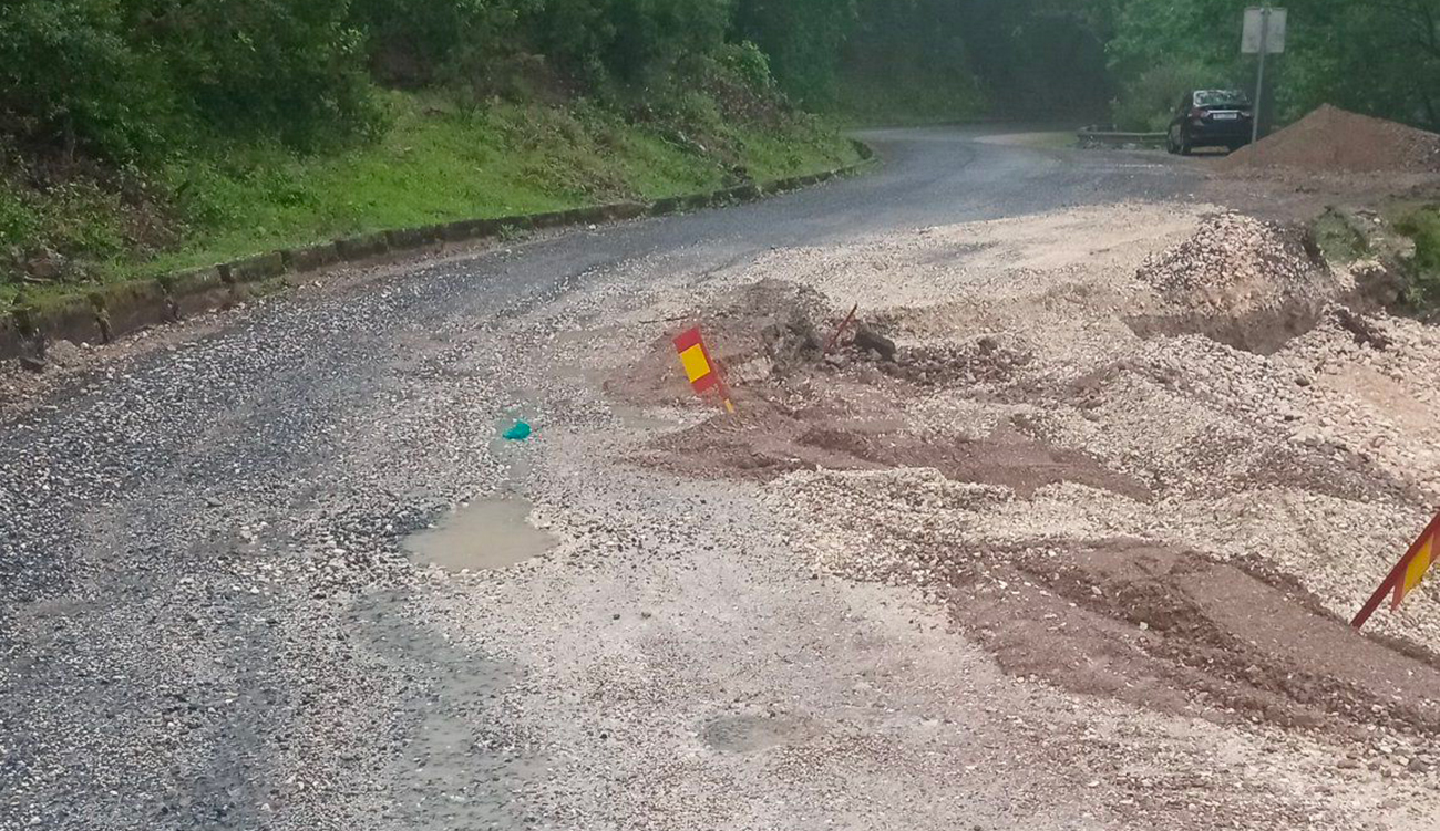 Jendouba : un grave glissement de terrain coupe la route...