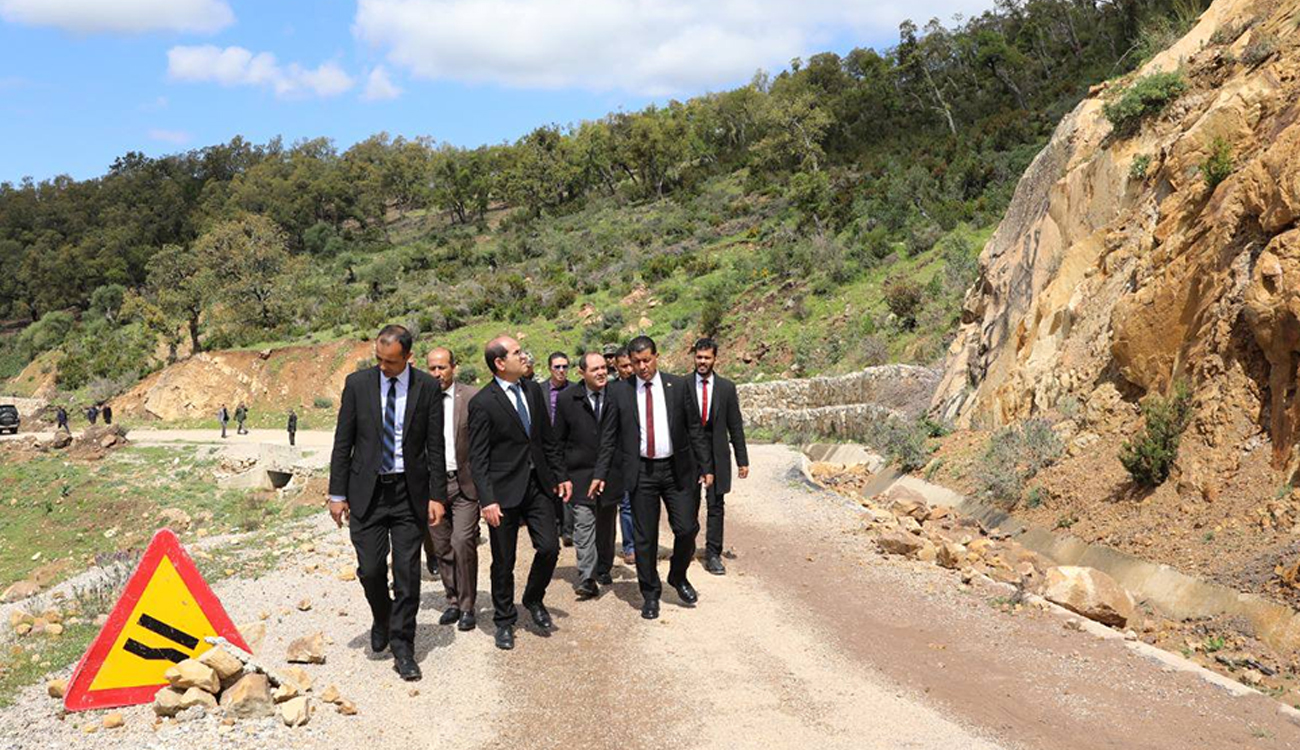 Jendouba : Le ministre de l&rsquo;Équipement inspecte les glissements de...