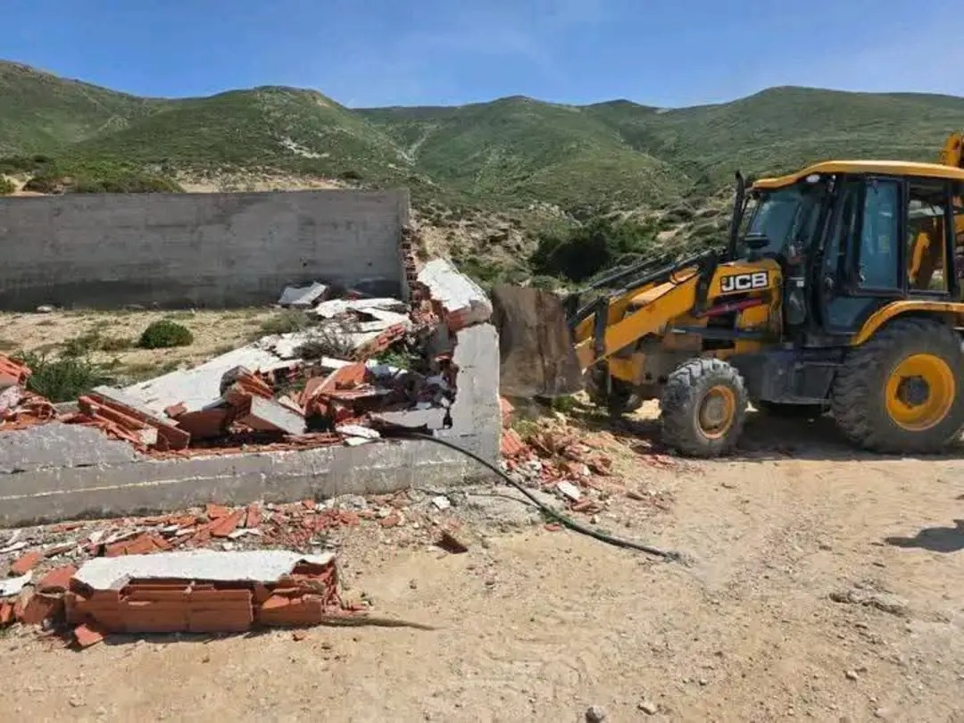Bizerte : cinq constructions illégales démolies sur le littoral de...
