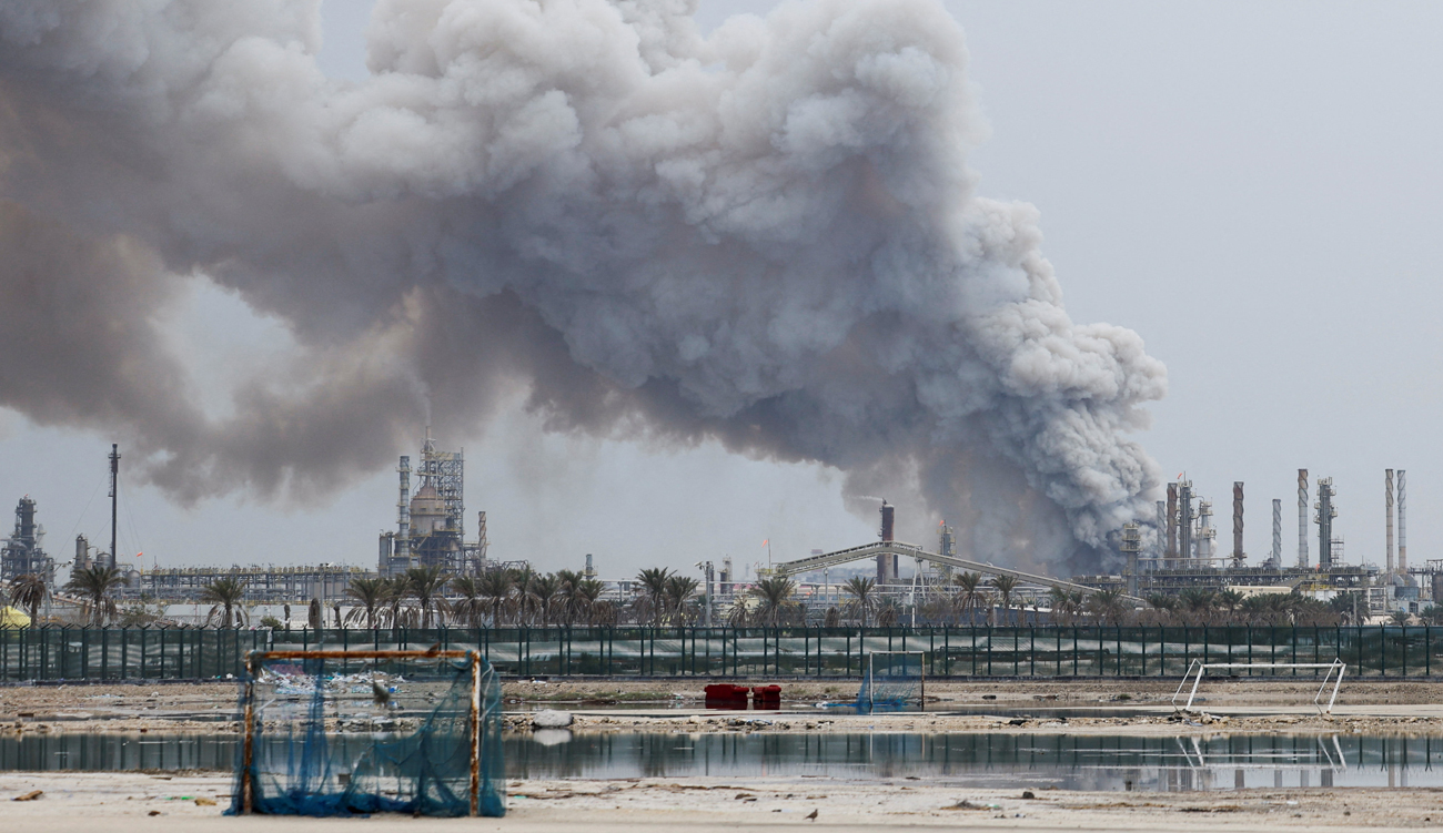 Frappes violentes sur le Koweït: incendies et pannes électriques massives