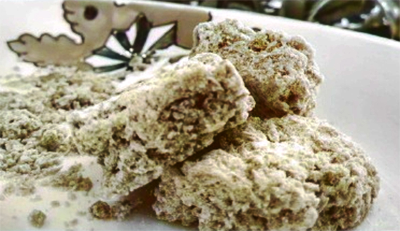 À  mi-chemin entre la mignardise et la friandise :...