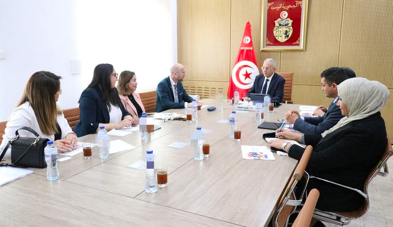 Santé : la Tunisie renforce sa coopération avec Roche dans...