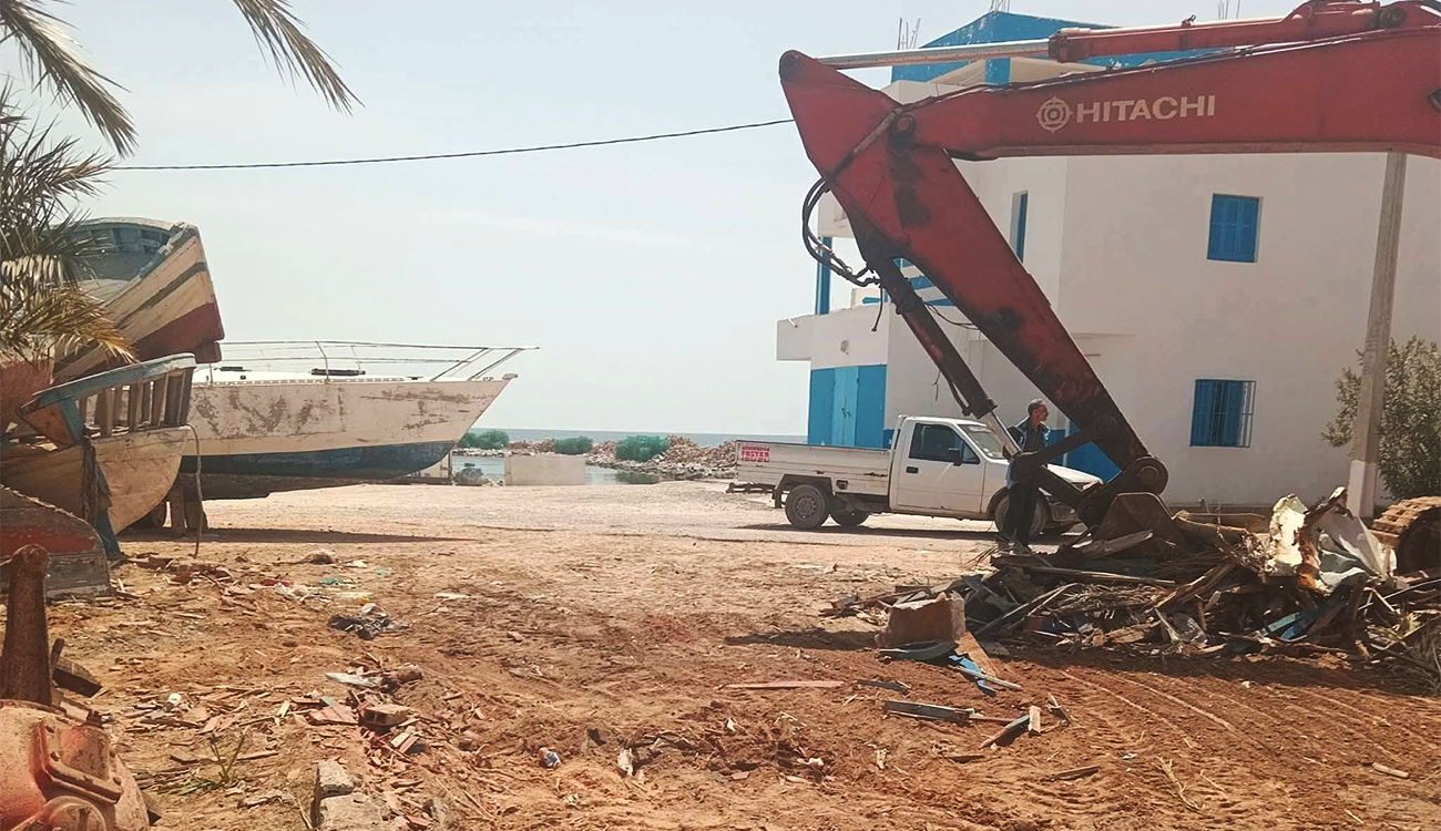 Sfax : nettoyage en profondeur du port, les « barques...