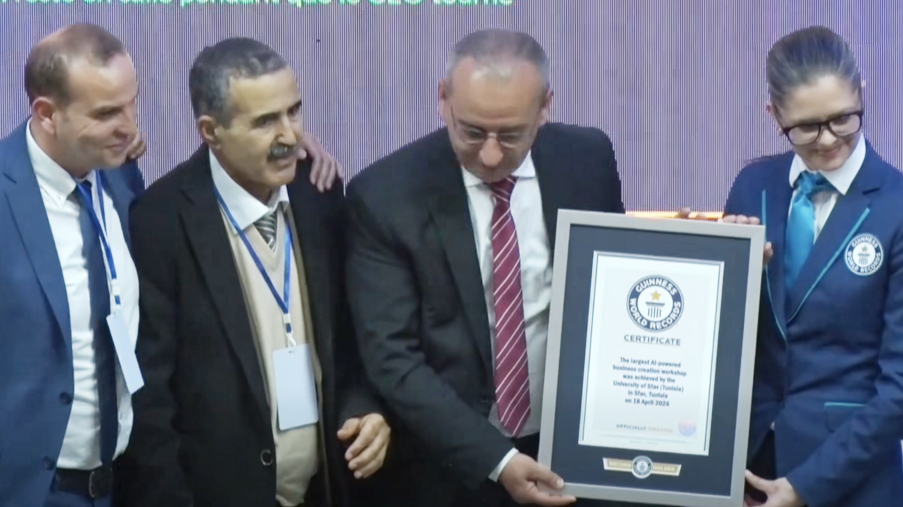 Université de Sfax: 300 étudiants entrent dans le Guiness des...