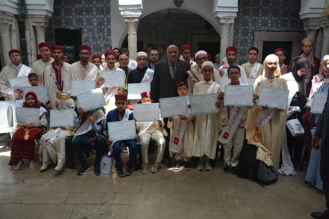 Le ministre des affaires religieuses remet les prix du concours...