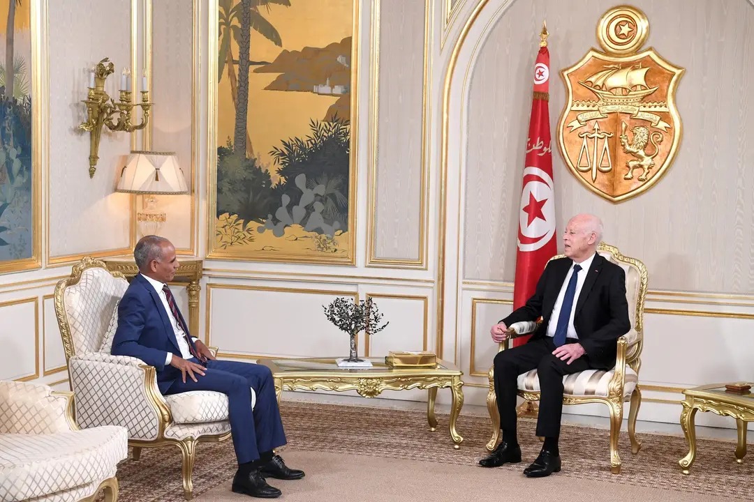 Visite d’adieu de l’ambassadeur mauritanien : Kaïs Saïed insiste sur...