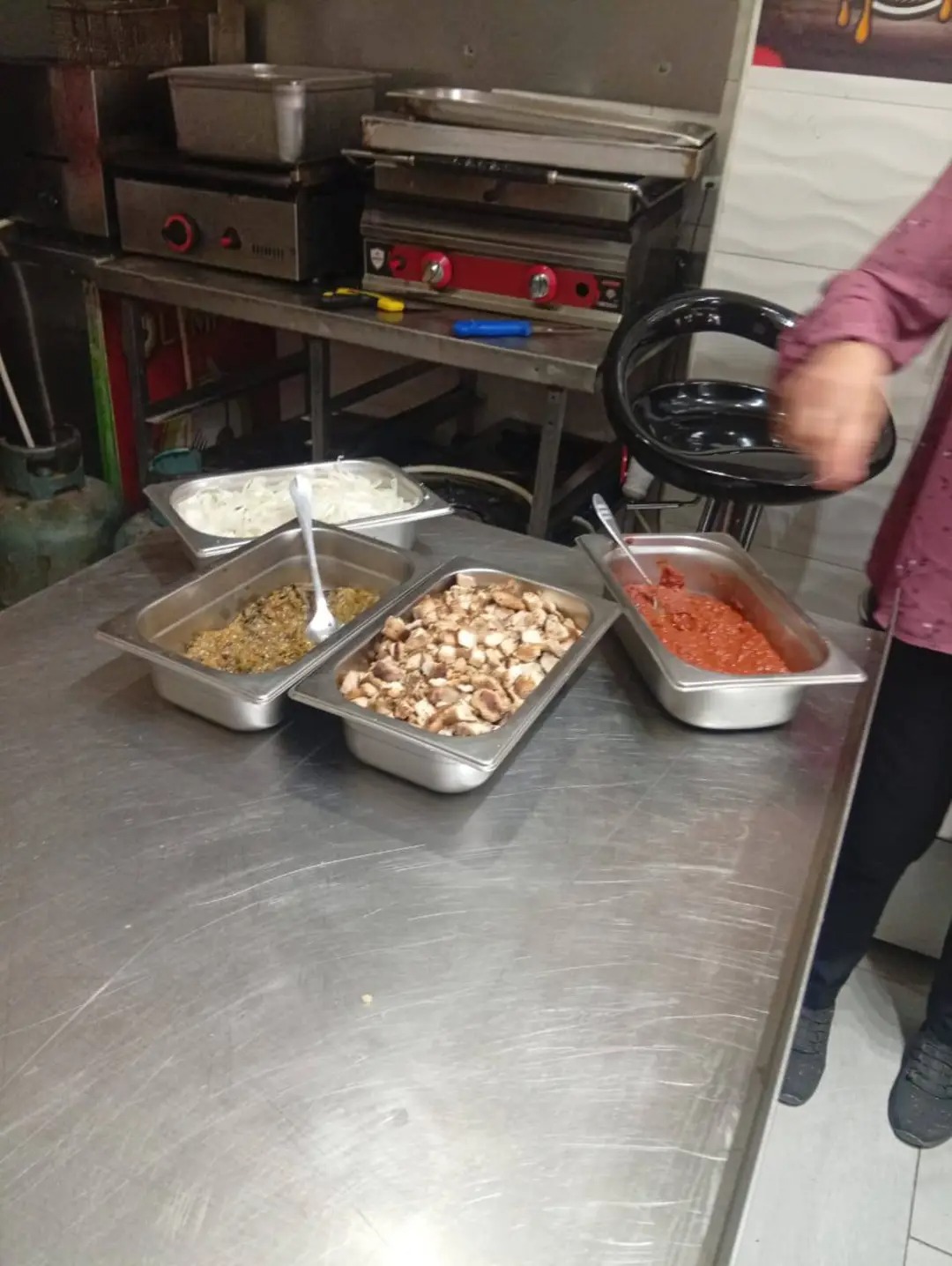 Tunis : des produits alimentaires périmés saisis et détruits lors...