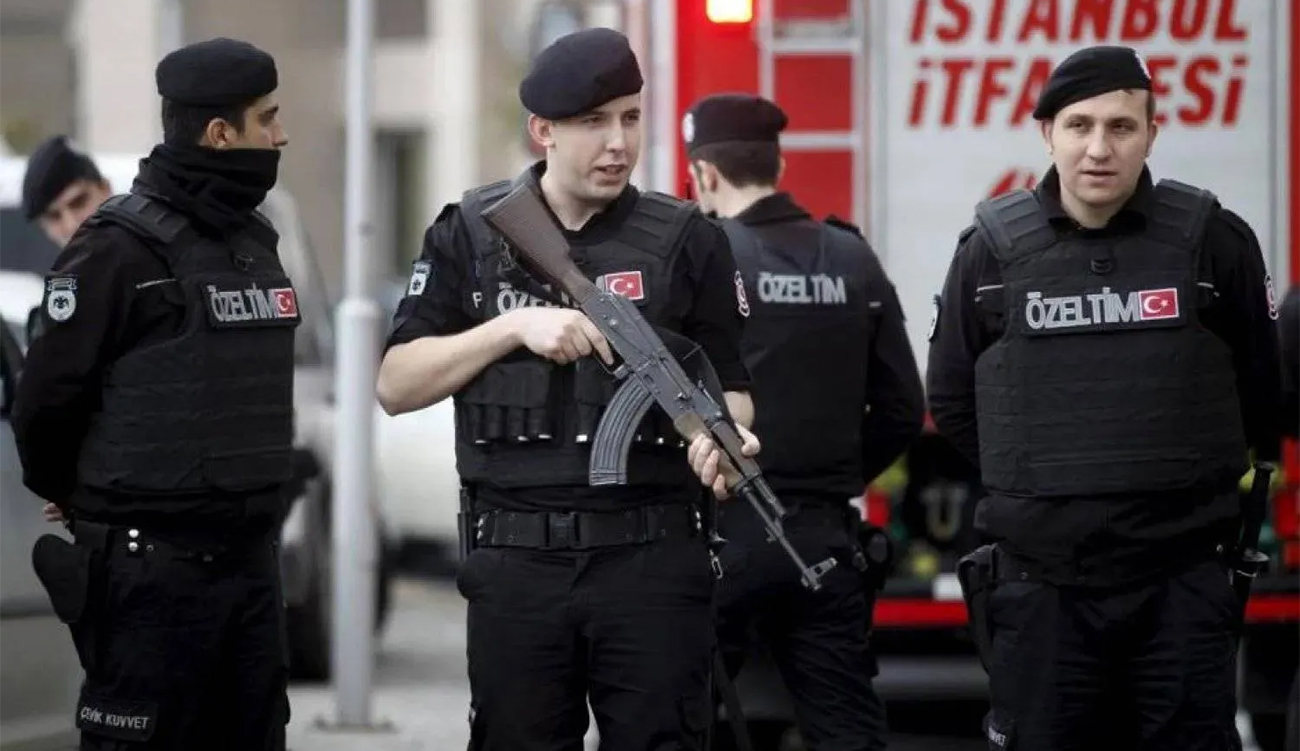 Fusillade sanglante en Turquie : un tireur en cavale tue...