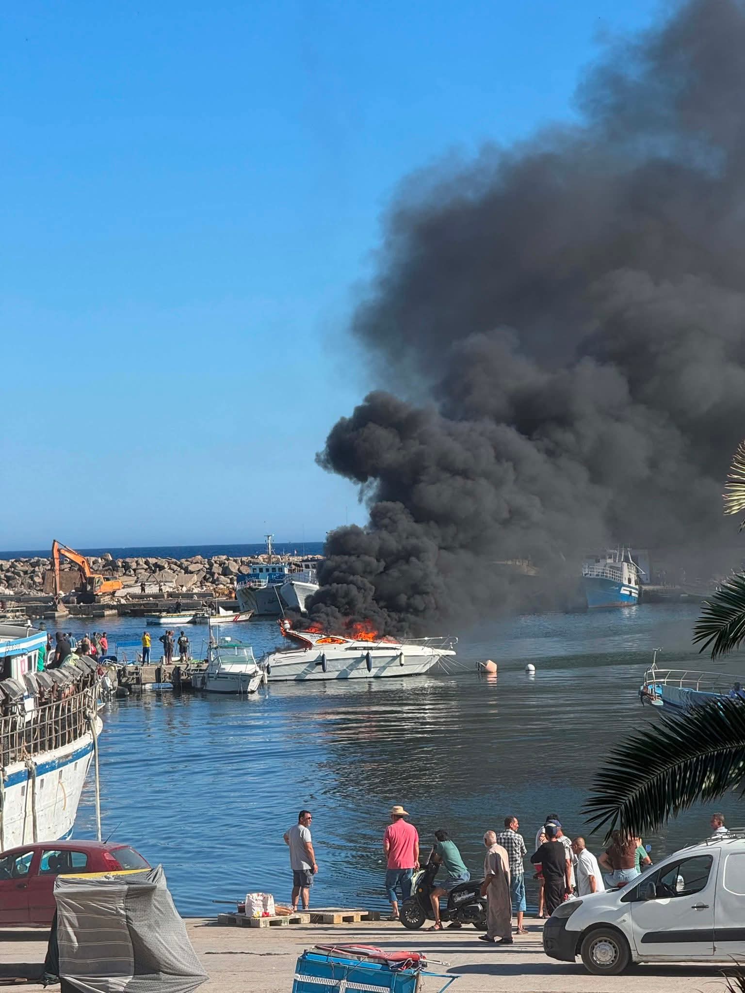 Incendie dans un bateau de pêche au port de Kélibia...