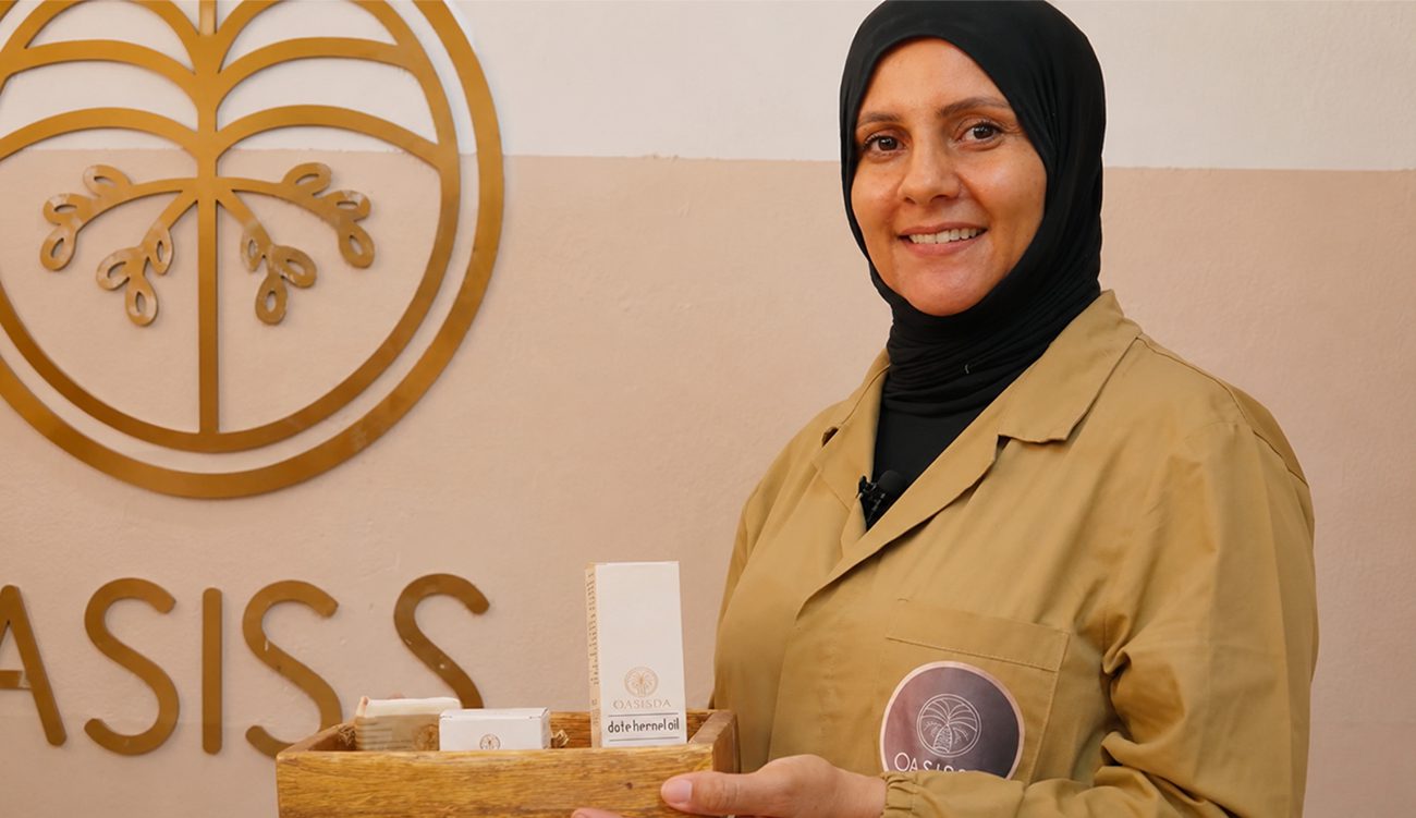 En vidéo : une Tunisienne transforme les noyaux de dattes...