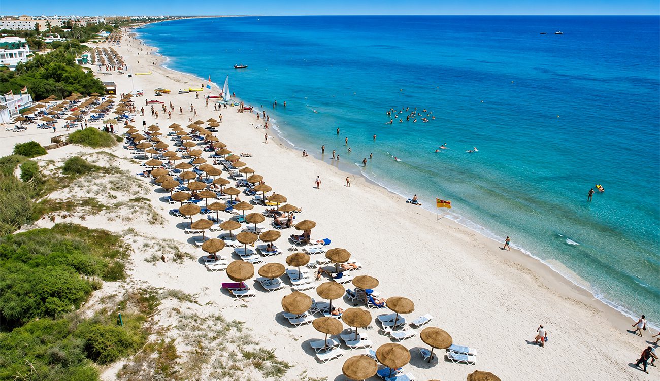 Plages tunisiennes : quand le sable devient payant et l’accès...