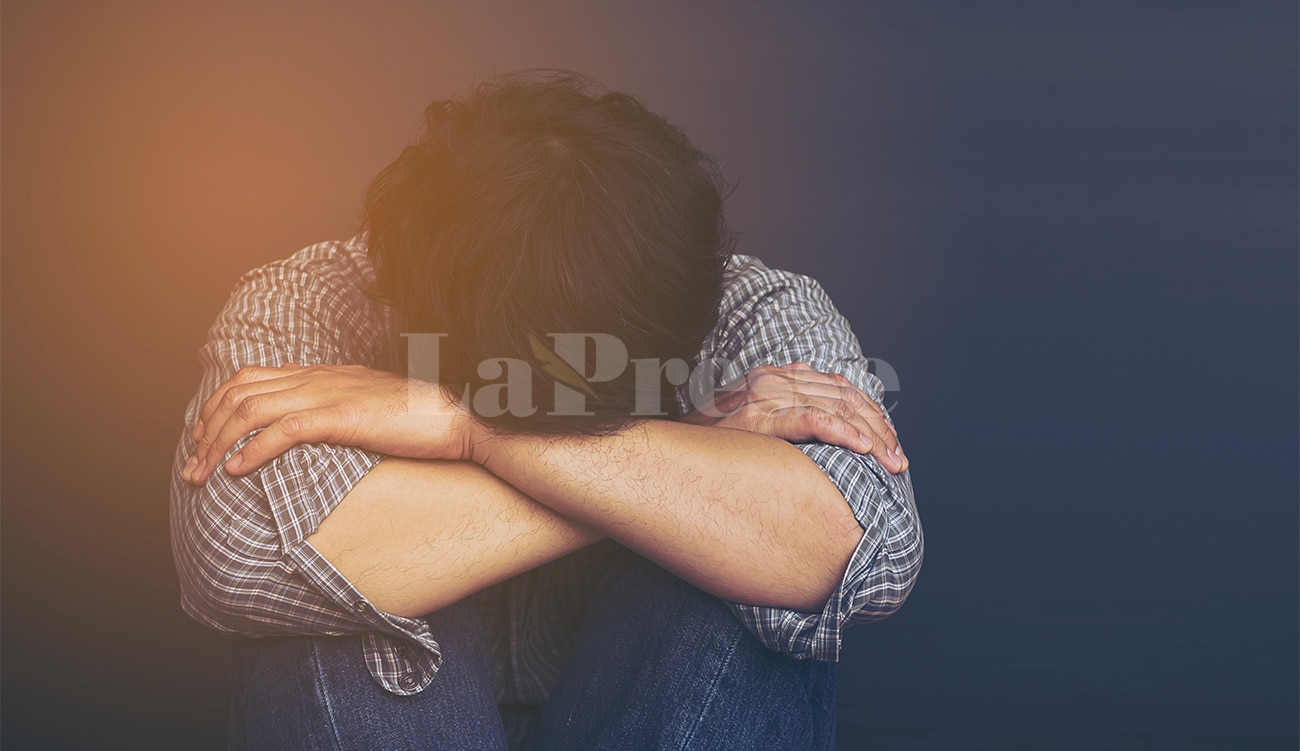 La femme de son père déchire ses cahiers, il obtient...