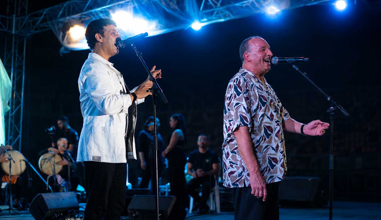 Hichem Salem et Tlili Gafsi enflamment la scène d’Oudhna lors d’une soirée consacrée à la chanson populaire tunisienne